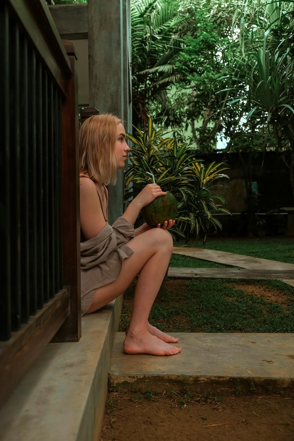 Où peut-on réserver une cabane dans les arbres avec des cours de méditation en Alsace?